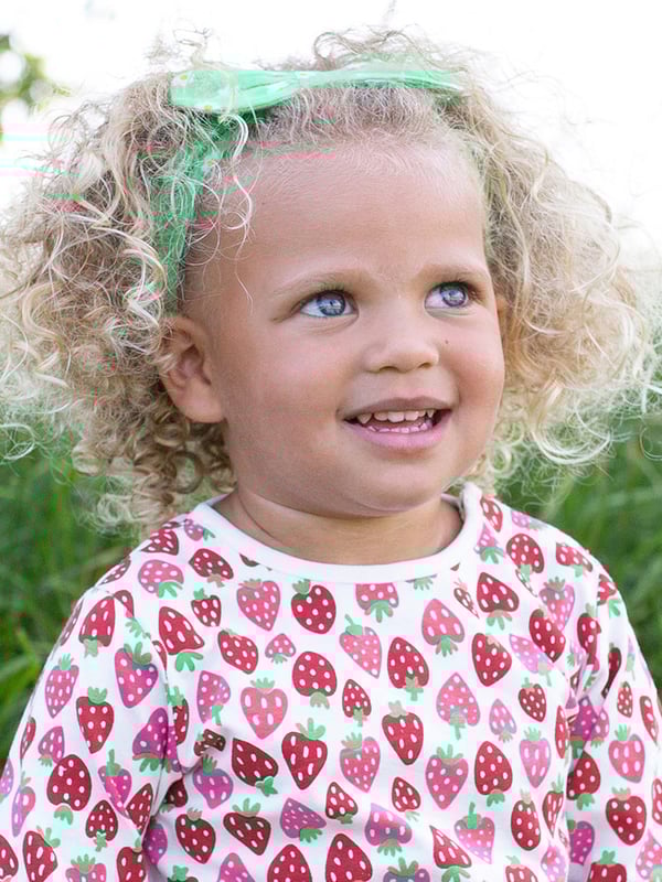 This super soft and comfy woven cotton hairband in daisy meadow print, styled with a cute mock bow, adds the perfect finishing touch to any Kite outfit and makes a great little gift too. Small: 0-4 Years | Medium: 4-13 Years