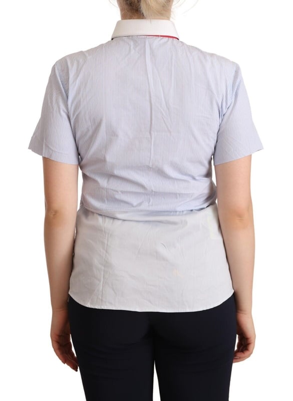 Nuevo con etiquetas  
100% auténtico polo AGLINI  
Mangas cortas  
Cierre con botones  
Cuello con solapa  
Color: Azul claro  
Detalles de logo  
Material: 100% algodón  
Material: 100% algodón