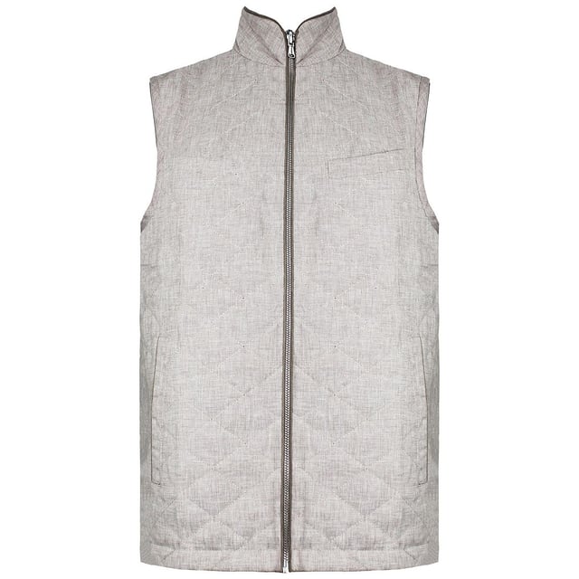 Chaleco reversible de lino beige para hombre de Hackett London: una prenda versátil y elegante que ofrece comodidad y la característica única de la reversibilidad. Este chaleco está cuidadosamente confeccionado para proporcionar aislamiento y un toque de sofisticación. Estas son las principales características de este excepcional chaleco de lino beige:

 Diseño reversible:  Una de las características más destacadas de este chaleco es su diseño reversible. Te permite disfrutar de dos looks distintos en una sola prenda. Puedes elegir llevarlo con cualquiera de los dos lados hacia fuera, lo que te da la libertad de cambiar de estilo sin esfuerzo.

 Tejido de lino de primera calidad:  Confeccionado en lino de alta calidad, este chaleco es a la vez elegante y transpirable. El lino es conocido por su ligereza y comodidad, lo que lo convierte en una excelente opción para los días más cálidos.

 Color beige versátil: El chaleco presenta un color beige versátil que emana un estilo atemporal y complementa una amplia gama de opciones de ropa. El beige es una opción clásica y neutra.

 Diseño sin mangas:  Con su diseño sin mangas, este chaleco proporciona un movimiento sin restricciones para los brazos, al tiempo que ofrece calor central. Es adecuado para llevar encima de jerséis, camisas de manga larga o debajo de otras prendas exteriores.

 Cierre de cremallera: La parte delantera del chaleco está equipada con un cierre de cremallera integral que facilita su colocación. La cremallera suele estar diseñada para ser duradera y práctica.

 Cuello alto:  El cuello alto añade un toque de estilo y proporciona calor adicional y protección contra la brisa.

 Bolsillos funcionales:  El chaleco suele incluir prácticos bolsillos, como bolsillos con cremallera para las manos o bolsillos interiores, que ofrecen un cómodo espacio de almacenamiento para pequeños objetos esenciales o para mantener las manos calientes.
