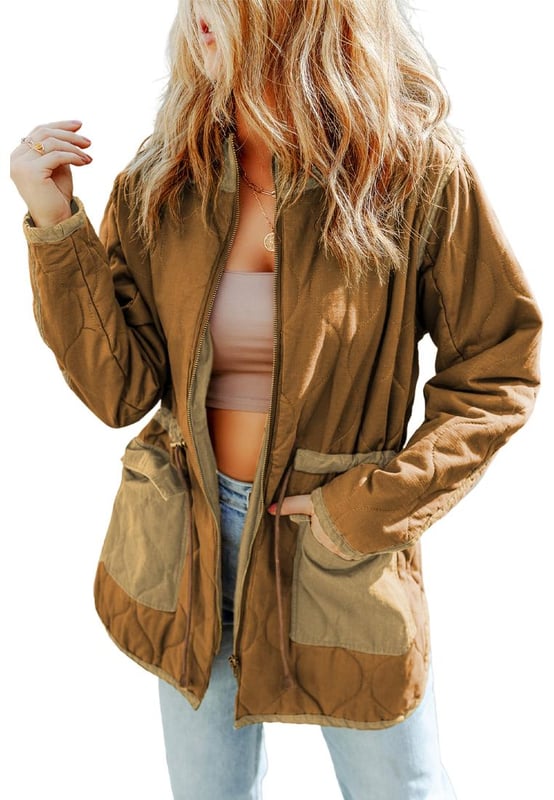 Chaqueta de cordón con costuras marrones
  Diseño Chic y elegante
  Patrón acolchado con costuras marrones
  Cierre de cordón para un ajuste personalizable
  Fabricada con materiales de calidad
  Duradera y cómoda
  Perfecta para cualquier ocasión
  Un imprescindible para las mujeres a la moda