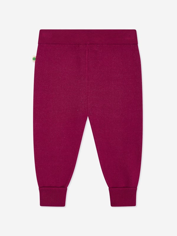Experience the charm of the Girls Fern Cabin Knit Joggers in Purple by the bonnie mob. Crafted for the stylish Baby, Baby Girl, or Girl of AW2024, this piece marries luxury with cosiness. An essential addition to any young fashionista's collection: Exquisite Craftsmanship: Tailored for comfort and lasting quality. Rich Purple Hue: A vibrant colour that stands out in any wardrobe. Versatile Styling: Perfect for playful days or relaxed evenings.Elevate her style with these chic joggers, designed to captivate and comfort.