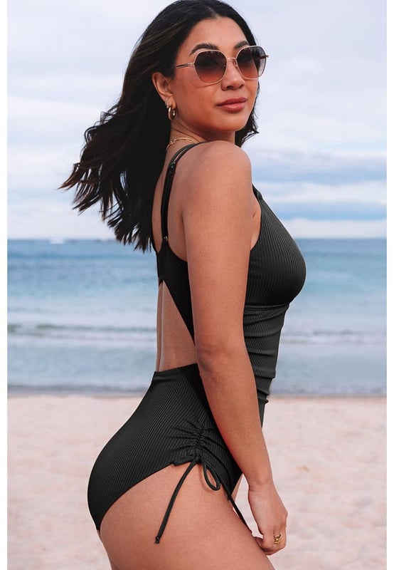 Adjustable straps for a customized fit
  Made of 90% Polyester and 10% Elastane
  Ribbed knit design for a stylish look
  Suitable for women
Material: 90% Polyester 10% Elastane