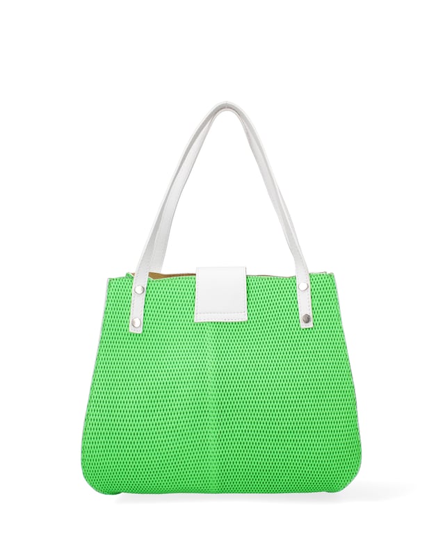 Damen-Umhängetasche mit Magnetknopfverschluss. Clutch-Innentaschen. fehlende Außentaschen. fehlender Schultergurt. Ledergriff. ein Innenfach. UmhängetascheAußenmaterial für Damen, innen aus Wildleder. Maße: 32x26x13 cm. Hergestellt in Italien