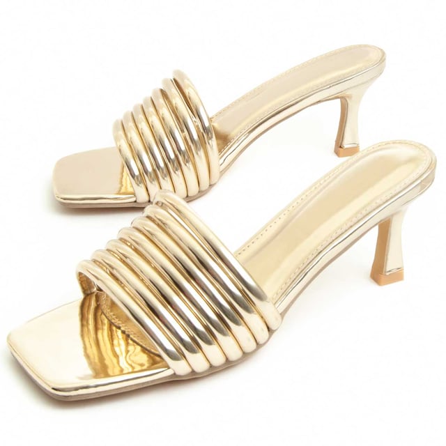 Damen High Heel Sandale. Bequeme Passform. Gepolsterte Innensohle. Rutschfeste Sohle. Verstärkte Nähte. Von anderen Marken für unsere Marke hergestellt. Ungefährer Größenbedarf: 7 cm Absatz.