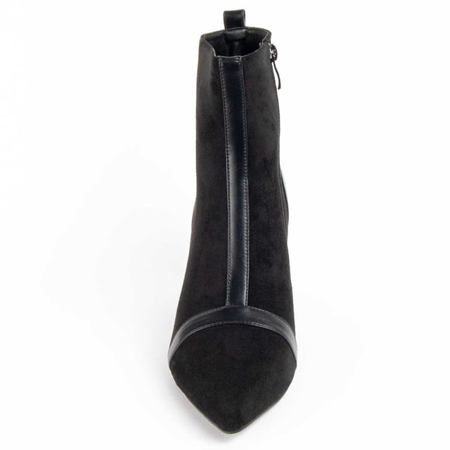Botín de tacón para mujer. Calce cómodo. Plantilla acolchada de piel natural. Fabricado por otras marcas para nuestra marca. Medidas aproximadas: 7 cm de tacón, 14 cm de alto de caña y 12 cm de ancho de caña.