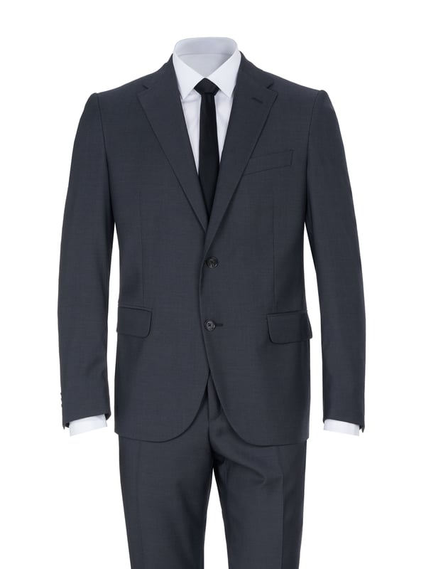 100% lana virgen; traje de Corneliani;  Modelo: 917R49 2287105 013;  Mano de obra de alta calidad;  100% lana virgen suave;  cuello de solapa;  Dos bolsillos delanteros con solapa, un bolsillo en el pecho;  Tres bolsillos interiores;  Dos aberturas laterales;  pantalón de traje con cierre de gancho y cremallera;  Dos bolsillos laterales, dos bolsillos pequeños delante, dos bolsillos de ribete detrás;  Hebillas de cinturon