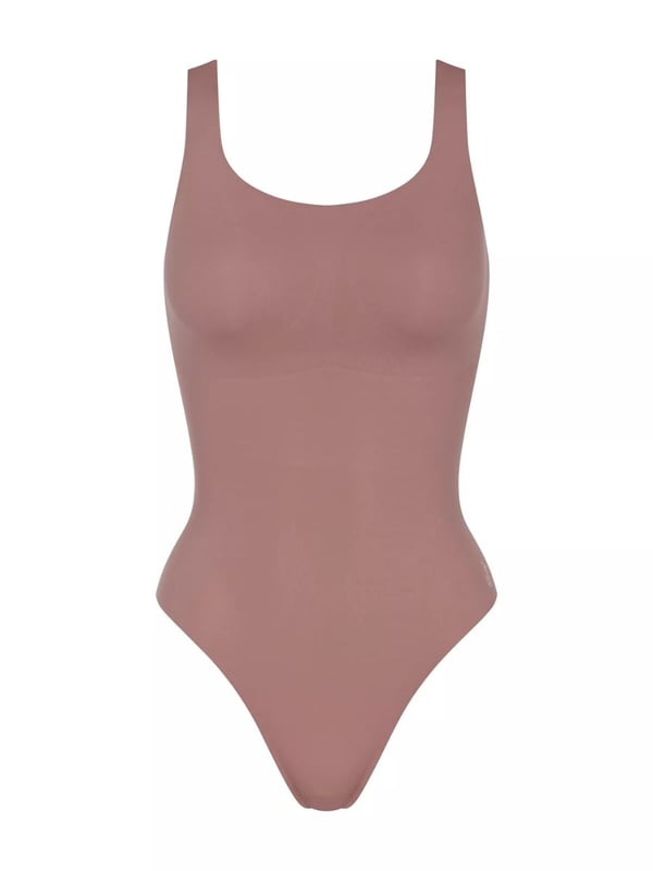 Sloggi ZERO Feel 2.0 Body. Seamless and soft stretch fabric. Smooth shapewear with light compression, scoop neck, removable cup padding and closure with poppers. Product is made of 76% GRS-certified recycled Polyamide and 24% Elastane and is machine washable.