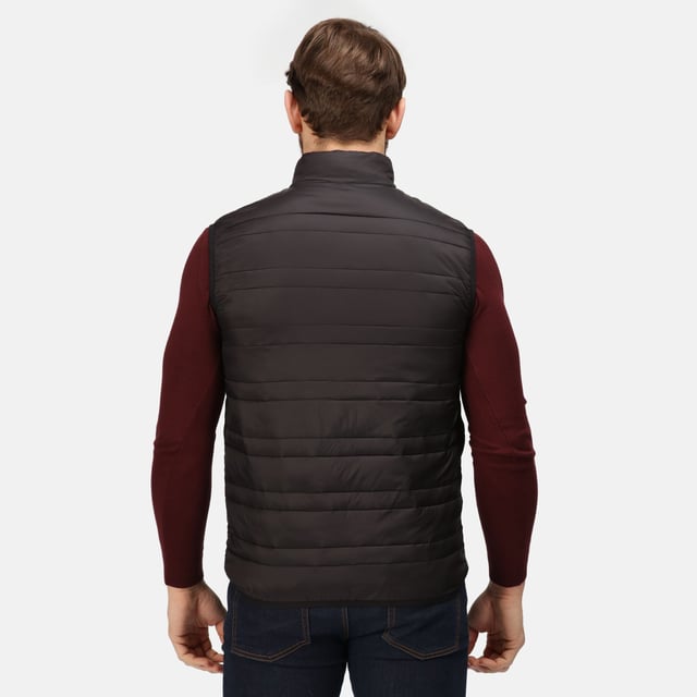 100% polyamide. Water repellent finish. 2 zipped lower pockets. Down touch performance insulation.