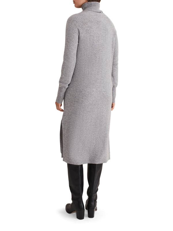 Experience the luxurious touch and warm comfort of our Seline Wool Cashmere Dress with its chic, effortless silhouette for any casual occasion.