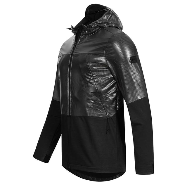 <div>Die Under Armour Unstoppable Swacket Jacke bietet ultimativen Stil und Wärme. Sie verfügt über die ColdGear® Reactor-Isolierung, die sich an Ihr Aktivitätsniveau anpasst, um Sie kühler zu halten, wenn Sie zu heiß werden. ColdGear leitet Feuchtigkeit von der Haut ab und zirkuliert Körperwärme, sodass Sie warm bleiben, ohne dass es schwer wirkt, während die Infrarottechnologie mit thermo-leitender Beschichtung Körperwärme absorbiert und speichert.&nbsp;</div><div>Eigenschaften:&nbsp;</div><div>• UA Storm-Technologie weist Wasser ab, ohne die Atmungsaktivität einzuschränken&nbsp;</div><div>• Windresistente, verklebte Konstruktion für leichten Schutz&nbsp;</div><div>• Translucente, verklebte Mesh-Membrane im oberen Bereich mit Baumwollbesatz im unteren Bereich&nbsp;</div><div>• Enganliegend: Nah an der Haut, ohne einzuengen&nbsp;</div><div>• 57 % Baumwolle, 38 % Polyester, 5 % Elasthan</div>