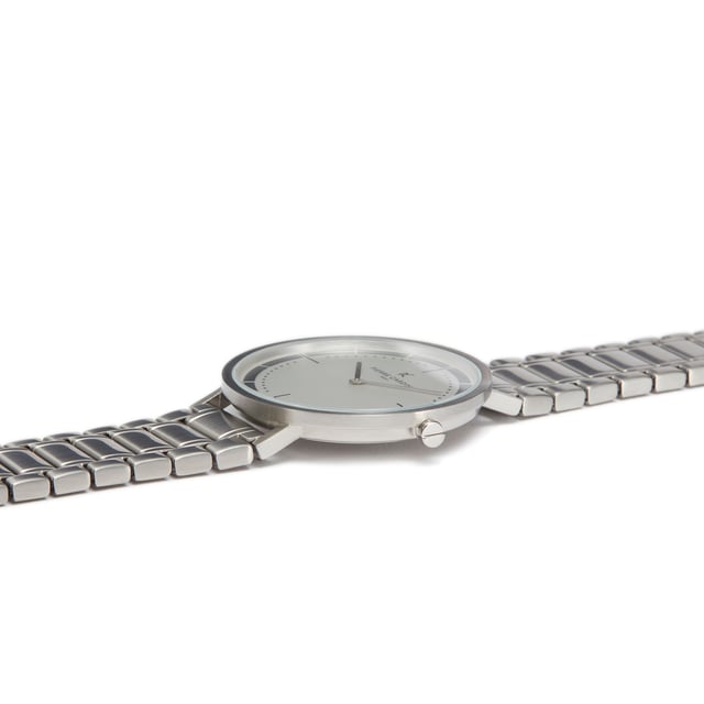 This Pierre Cardin Belleville Park Analogue Watch for Men is the perfect timepiece to wear or to gift. It's Silver 41 mm Round case combined with the comfortable Silver Stainless steel watch band will ensure you enjoy this stunning timepiece without any compromise. Operated by a high quality Quartz movement and water resistant to 3 bars, your watch will keep ticking. This fashionable and classic watch matches any outfit at any occasion,it adds style to your life High quality 21 cm length and  18 mm width Silver Stainless steel strap with a Fold over with push button clasp Case diameter: 41 mm,case thickness: 5.8 mm, case colour: Silver and dial colour: White