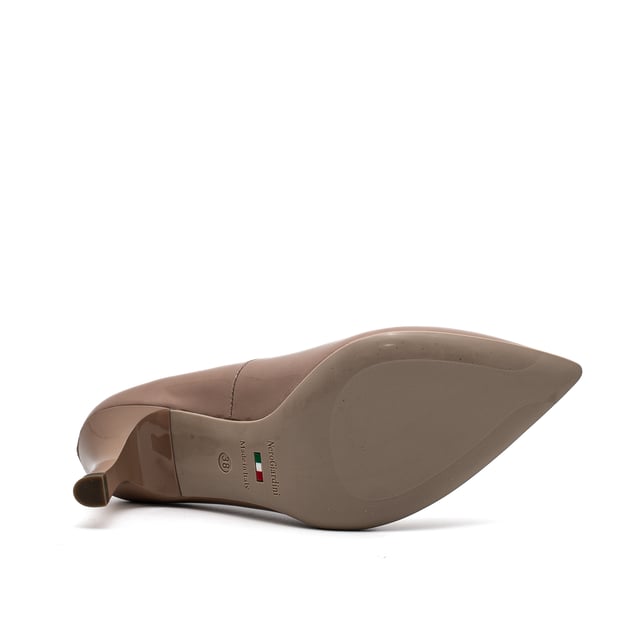 Color: Nude 626 Parte superior: Cuero Interior: Cuero Suela: Goma Cierre: Sin cordones Detalles: Zapatos brillantes Ajuste: Cómodo
