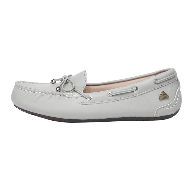 EVER AU Australia Women Grebes Leather Loafer Grebes, embodies timeless elegance with its sleek design, destined to be your go-to choice for summer. Crafted with a breathable leather lining and offered in a palette of neutral and soft pastel hues, it's ideal for all your upcoming summer adventures. Product No. EAU1001 Description: Leather Upper Leather Insole Leather Lining Rubber Sole