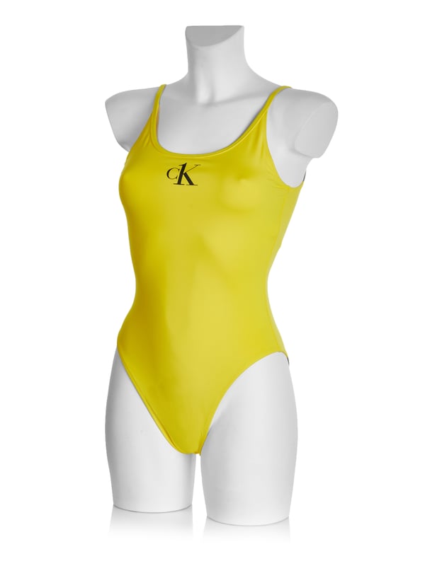 83% poliamida, 17% elastano; Traje de baño Calvin Klein Trajes de baño; Modelo: KW0KW01341ZGM; Mano de obra de alta calidad; Ajustado; Tirantes finos; Detalles del logotipo de Calvin Klein Trajes de baño