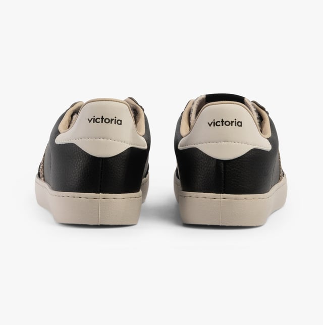 BERLIN FAUX LEATHER PUMPED CYCLIST Womens Trainers Negro Victoria BERLIN FAUX LEATHER PUMPED CYCLIST Womens Trainers Negro
Upper Material: Faux Leather
Lining Material: Cotton/Microfibre
Sole Material: PVC
Closure/Fastening: Lace-Up
Features: Comfort
Toe Shape: Round
Shoe Width: Regular
Item Weight: 0.5 KG
Heel Height: Low (2.5-4.9cm)
Shoe Shaft Height: Low Top
Trainer Style: Casual
Gift Boxed: No
Product Code: 1126198/NEGRO