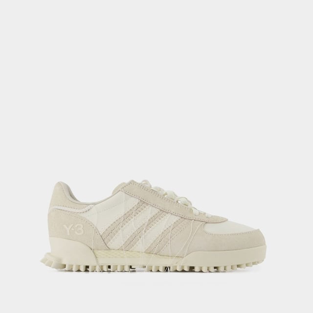 Colores: Blanco - Off White/Off White/Off White. Material principal: piel de ternero lisa. Material de la suela: caucho. Cierre: cordones en la parte superior. Forma de la punta: redonda. Ajuste: fiel a la talla - Tallaje: europeo.