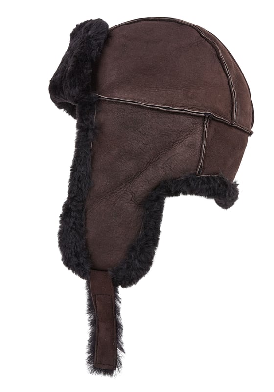 Manténgase cómodo y con estilo con este gorro de aviador de piel de oveja B-55 de la RAF para hombre. Fabricado con piel de oveja auténtica con un suave forro de piel de oveja, ofrece una excelente calidez y comodidad en climas fríos. Diseñado con orejeras y una correa de barbilla segura, este gorro es perfecto para aventuras al aire libre o para uso diario en invierno. Su clásico acabado de cuero negro le aporta un aspecto atemporal y resistente. Características principales: Piel de oveja auténtica con forro de piel de oveja suave Estilo clásico de aviador con acabado negro Orejeras para mayor calidez y protección Correa de barbilla ajustable para un ajuste seguro Ideal para actividades al aire libre en climas fríos y uso diario