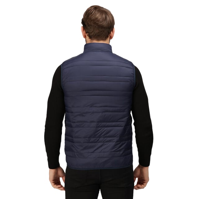 100% polyamide. Water repellent finish. 2 zipped lower pockets. Down touch performance insulation.