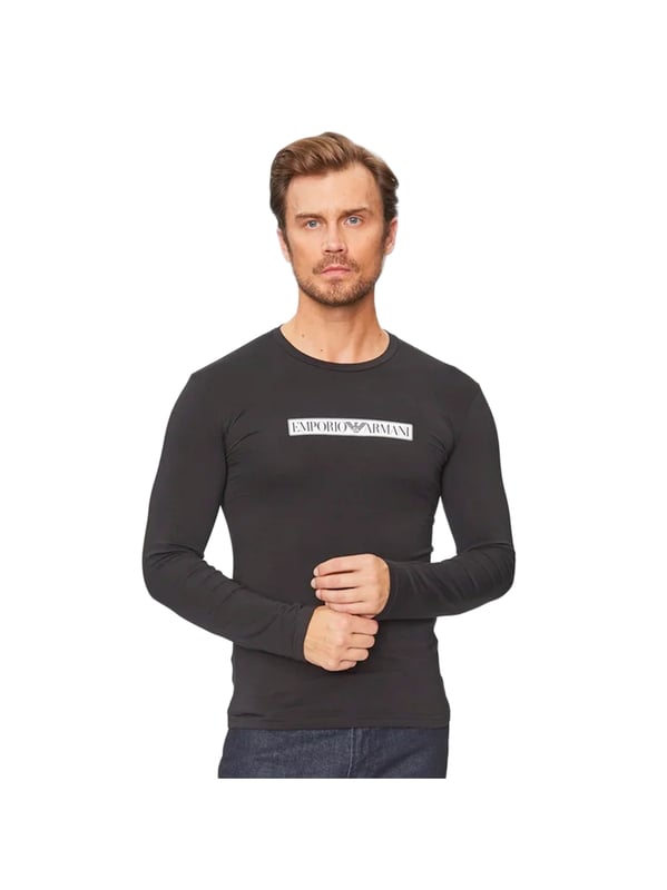 Deze EMPORIO ARMANI shirts zijn gemaakt van een katoenmix. Ze zitten comfortabel dankzij de zachte katoenen jersey. De ronde hals en logo's zijn echte blikvangers.