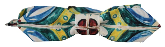 Exclusive Dolce & Gabbana Silk Bow Tie
  Stunning 100% Authentic Design
  Brand New with Tags
  Majolica Print in Tied Model
  Made of 100% Silk
  Adjustable Length Neck Strap
  One Size Fits All
  Made In Italy
  Dimensions: Width
  4cm Length
  13cm
Material: 100% Silk