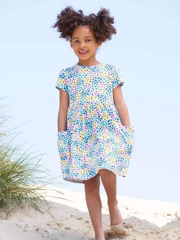 95% organic cotton 5% elastane | Proud to be certified to the Global Organic Textile Standard (GOTS) | Panthera all-over print | Single jersey with a little bit of stretch (180-190 gsm) | Coconut button shoulder opening (up to and including size 3 years) | Short sleeved | Round neck | Made in Turkey | Machine washable at 40 degrees, or at 30 degrees to be kinder to the planet