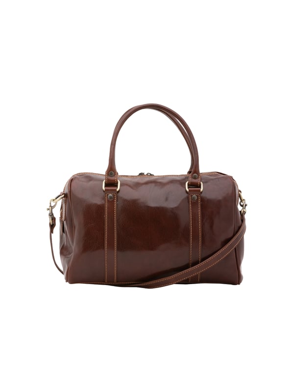Bolso baúl de mujer. El cierre es con cremallera. Los bolsillos internos son uno con cremallera. Los bolsillos externos son uno en la espalda con cremallera. La bandolera es extraíble en piel. El mango es de piel. Hay un compartimento interno. El material exterior es auténtica piel de vacuno. Internamente está forrado en algodón. Medidas: 37x22x16 cm. Hecho en Italia