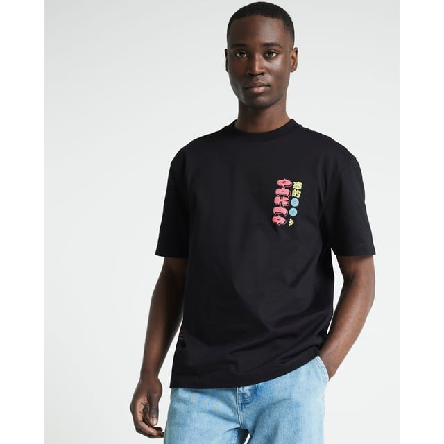 Regular fit, Graphic print, Crew neck, Short sleeves, Cotton for this product has been more responsibly sourced