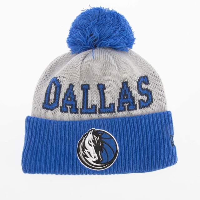 Mens New Era Dallas Mavericks NBA Tip Off 2023 Bobble Knit Hat in blue.- Knitted.- Embroidered graphic.- 90% Polyester  10% Wool.- Ref: 60421481