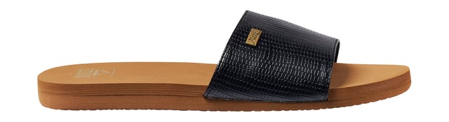 Glistening water, humming waves. The beach at night is deceptively simple. So are these flip flops. With PVC free vegan leather straps, a soft foam footbed and a flexible rubber sponge outsole. Low key, high comfort, always chic.