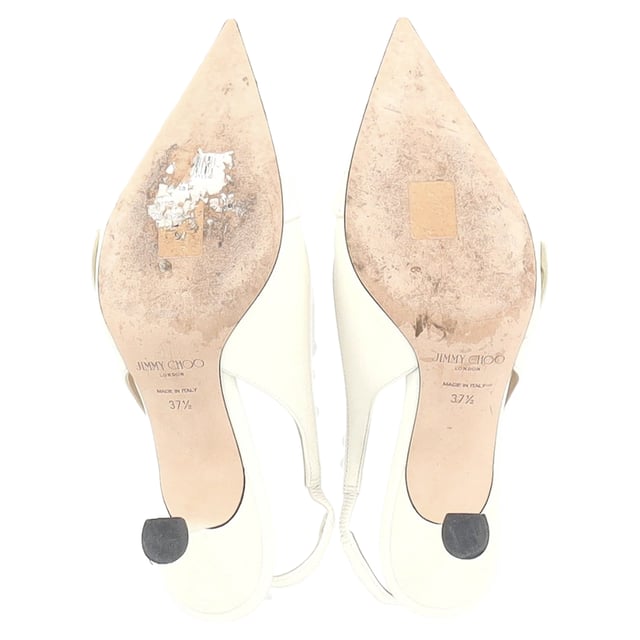 Jimmy Choo Hedera Slingback Kitten Heel Pumps in White Leather VINTAGE, RRP AS NEW
Elevate your footwear collection with the Jimmy Choo Hedera Slingback Kitten Heel Pumps in pristine white leather. These timeless pumps feature a sleek, minimalist design with a delicate slingback strap for added sophistication and a secure fit. The understated kitten heel offers a subtle lift, combining elegance with everyday comfort. The smooth white leather adds a touch of luxury and versatility, making these pumps perfect for both formal occasions and everyday chic. Whether paired with dresses, skirts, or tailored pants, these pumps will add refined glamour to any outfit.
Jimmy Choo Hedera Slingback Kitten Heel Pumps in White Leather
Condition: Excellent
Signs of wear: Include Box., No visible sign of wear. No Mark at insole., Very light mark at soles.
Packaging: Box, Dust bag
Color: White
Material: Leather | leather
Size: EU | 37.5/IT37.5/UK4.5/US7.5
Measurements: Heel height: 70; Insole length: 280
SKU: NAPPUGBSH430585W
