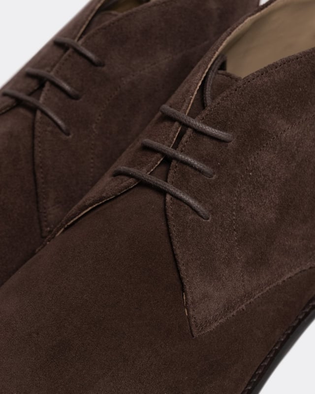 This classic chukka boot is made from suede on a formal last. The upper has clean lines and a handy back pull tab. Includes a half-leather lining and leather cushioned inner heel pad. The upper is Blake stitched to a leather sole with an additional rubber forepart on top for extra practicality.
Blake Stitched ConstructionLeather liningSuede UpperLeather sole with rubber forepartHeel pull tab
&nbsp;
&nbsp;
&nbsp;
