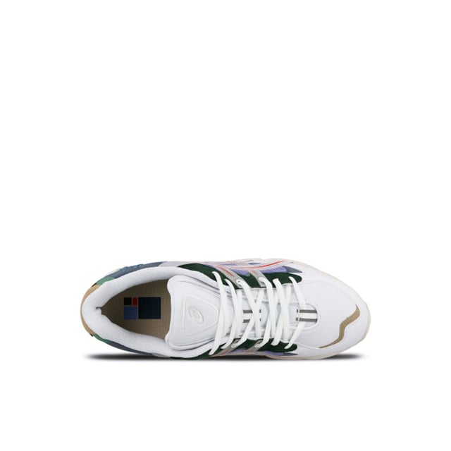 Designer Toshikazu Kayano called „his“ ASICS GEL-KAYANO as one of the biggest things in his life – Kayano: “It’s all started with that.” A nice story from the 1993 released shoe is, that Kayano was inspired by the hard shell of a special beetle. Also, this ASICS SportStyle shoe has the beloved GEL-technology and is very comfortable.