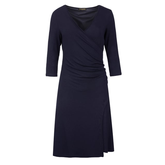 Vestido azul marino de falso cruce en tejido sostenible de jersey elástico: viscosa-elastano. Mangas 3/4. Doble capa de tela en la parte delantera. Ribete negro en el escote. Ligeramente fruncido a la izquierda en la cintura. Forro de tejido elástico en la parte posterior. Longitud para la talla 38: 101 cm.