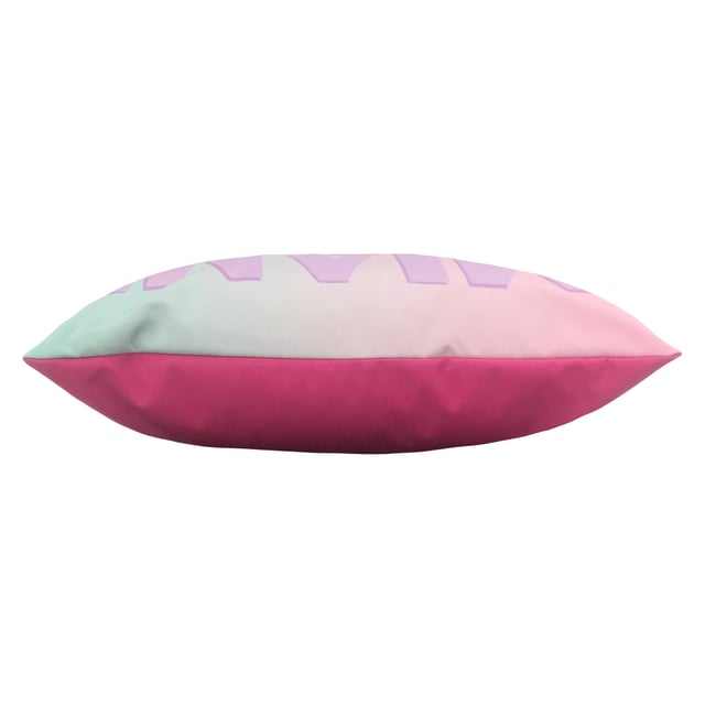 Bring the feel of Miami to your garden this summer. A chic, colourful cushion with the focal point being the iconic art deco architecture and the bold Miami slogan. Mix and match with other cushions from the collection, pop them in your outdoor space and make a statement.