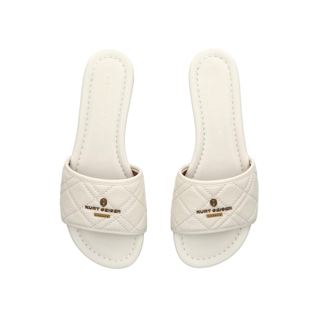 The Kurt Geiger Greenwich Sandal features a grain leather upper in bone with overstitch quilt effect. There is antiqued brass branding on the strap alongside micro eagle head.
