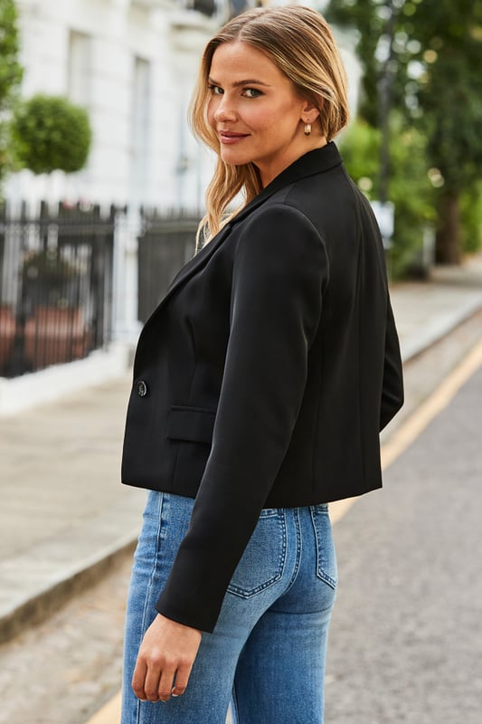 It's not like your other blazersWaist-cinching single-breasted fasteningCut to the perfect cropped length Classic tailored fit Show off the cropped silhouette with kick-flare or wide-leg tailored trousers Elevate your go-to jeans