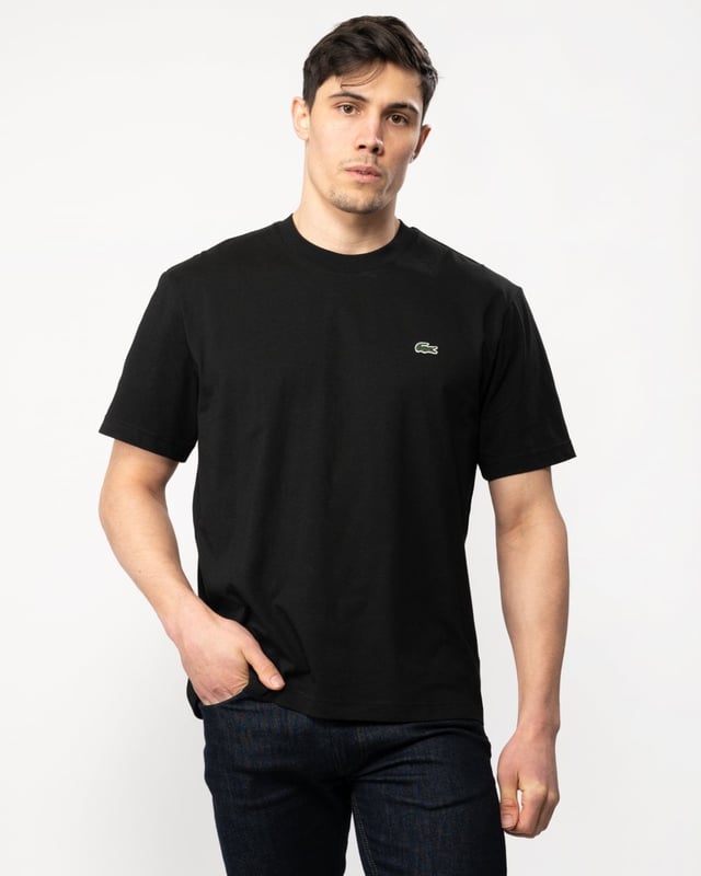 The timeless Lacoste tee gets an update in a super-comfortable mid-weight fabric. A versatile essential that goes with everything, finished with an iconic crocodile.

Weight: 180g/m²
Crew neck with hood
Classic, comfortable fit
Embroidered crocodile on chest

Cotton (100%)
TH7318
 