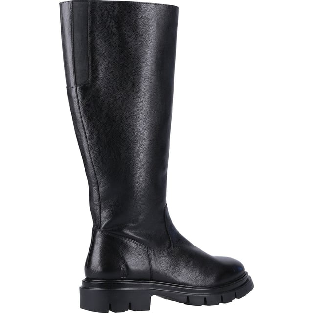 Met een klassieke look en een bovenwerk van kwaliteitsleer is deze laars perfect voor koudere dagen, met een knusse voering van textiel voor warmte en een flexibele duurzame zool kun je comfortabel en warm blijven terwijl je er op je best uitziet.