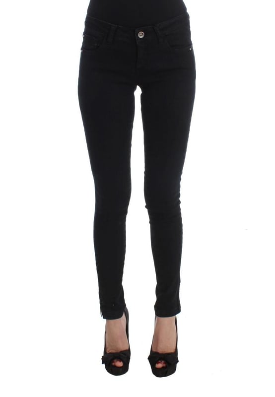 A estrenar con etiquetas.
  Diseno slim fit.
  Color: Negro.
  Material: 74% algodon 24% poliamida.
  Bragueta: cremallera y boton.
  Detalles del logotipo.