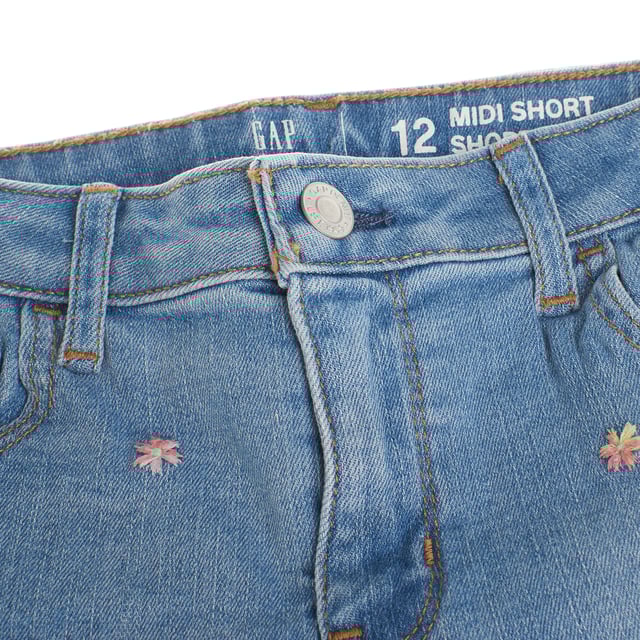 Midi-style shorts made from stretch denim, offering comfort and freedom of movement.

 Features a button front closure (in sizes 4-8, includes a hook and bar under a faux snap for easy dressing) and a zipper fly.

 Its classic five-pocket design is complemented by a frayed hem for a casual touch.

 The medium denim wash is embellished with delicate floral embroidery throughout, adding a fresh, feminine style.
 Composition: 77% Cotton, 21% Polyester, 2% Elastane
 Care:
- Machine wash cold.
 - Use similar colors in the wash.
 - Avoid the use of bleaches.
 - Dry at low temperature in the dryer.
 - Iron at low temperature.
 - Do not dry clean.