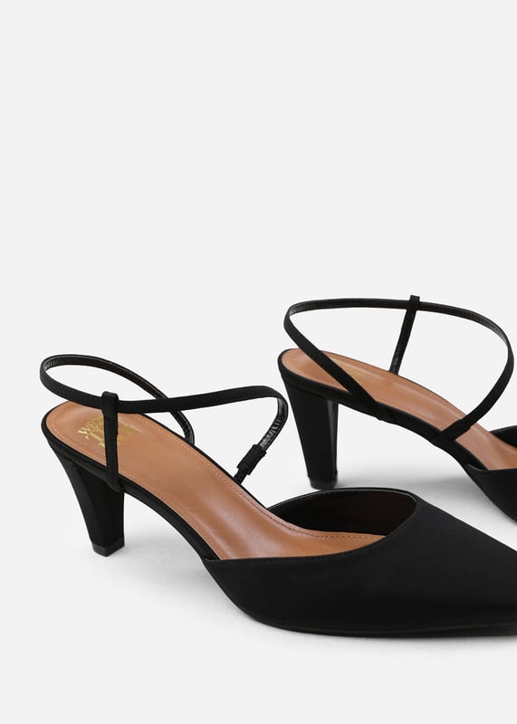 Wheres That From Womens 'Kansas' Cross Over Slingback Strap Heels Introducing our Kansas Cross Over Sling back Strap Heels – the perfect blend of elegance and comfort. These stylish heels are designed to provide you with a fashionable look without sacrificing comfort.
Key Features:
Pointed Toe: The pointed toe design adds a touch of sophistication and elegance to these heels, making them versatile for both formal and casual occasions.
Stretchy Sling back Strap: The stretchy sling back strap not only adds a trendy detail to these heels but also ensures a secure and adjustable fit. Walk with confidence and style, knowing your heels will stay in place.
Soft and Comfortable: These heels are crafted with high-quality materials to ensure a soft and comfortable feel. Your feet will thank you for the plush cushioning and gentle support.
Specifications:
Heel Height: 2' (5cm) approx
Toe Style: Pointed
Strap: Elastic Sling back strap for a secure fit
Elevate your style and experience unmatched comfort with our Kansas Cross Over Sling back Strap Heels. These heels are the perfect choice for any occasion, ensuring you look and feel your best. Add a touch of elegance to your shoe collection and step into a world of comfort and style.
