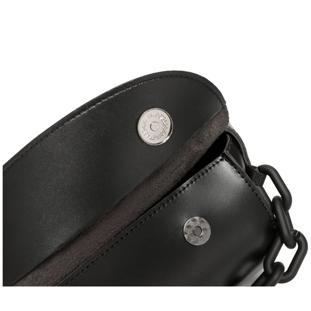 This Lyra barrel crossbody bag is made with durable PU unlined faux leather. With an adjustable crossbody strap and a magnetic close fastening. It is finished off with a stylish chain detail across the front of the bag.