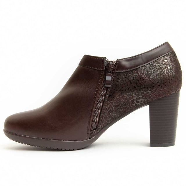 Botines de tacón para mujeres. Ajuste cómodo. Fabricados con materiales veganos. Elaborados por otras marcas para nuestra marca. Medidas aproximadas: tacón de 8 cm, altura del eje de 7 cm y ancho del eje de 11 cm.