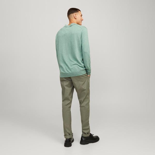 Heren trui van het merk Jack & Jones. De trui is gemaakt van hoogwaardig katoen en polyester. De fijne mix van deze materialen zorgt voor een heerlijk warm draagcomfort.  Merk: Jack & JonesModelnaam: JJestar Basic Sweat Crew Neck Categorie: Heren truisMaterialen: katoen/polyesterKleur: groen