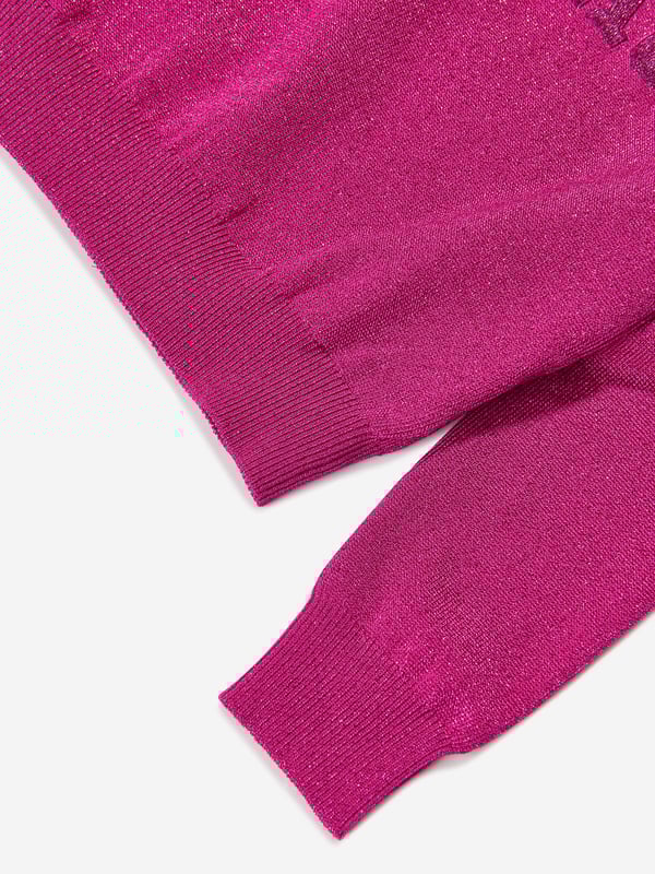 Introducing Versace's Girls Logo Knitted Sweater, a trendy and luxurious touch for your little one's wardrobe. Here are the top features: Italian Craftsmanship: Expertly crafted in Italy, signifying exceptional quality and longevity.Designer appeal: The iconic Versace logo print injects fun and high-fashion flair, turning this staple into a statement piece.Comfort Maximized: Fabricated from superior fabrics, assures a soft, cosy and breathable wear for all-day comfort. Updated Look: Amplify your girl's fashion statement with the chic Pink colour of this essential Versace sweater. Order today for a stylish, standout look.