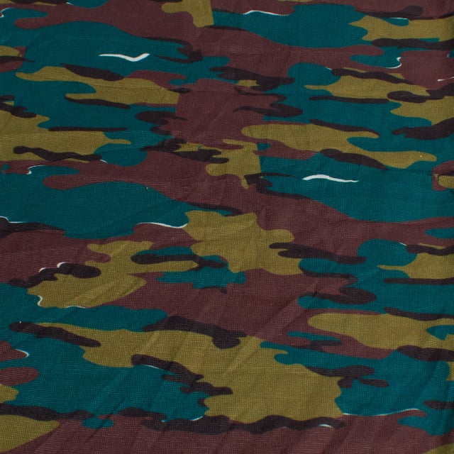 Originales multifunktionales Höschen Buff, das Vielseitigkeit und Komfort bei jeder Outdoor-Aktivität bietet.

 Hauptmerkmale:

 - Multifunktional, kann als Schal, Stirnband, Maske, Mütze oder Bandana verwendet werden.
 -Unisex.
 - Elastischer Halstuch.
 - Vielseitig.
 - Schlauchförmiger Buff ohne Nähte, sorgt für eine bequeme Passform und beugt Hautirritationen vor.
 - Bietet einen Sonnenschutzgrad von 50 UPF.
 - Schützt vor Kälte, Wind und Sonne und eignet sich perfekt für Outdoor-Sportarten.
 - Einheitsgröße.
 - Für Erwachsene konzipiert.
 - Ideal zum Tragen das ganze Jahr über.
 - Erhältlich in einer Vielzahl von Farben und Drucken mit dem Buff-Logo, das die Qualität der Marke hervorhebt.

 Ein funktionelles und praktisches Kleidungsstück für alle, die bei jedem Abenteuer Komfort und Schutz suchen.
 Maßnahmen: 22,3 x 46 cm
 Komposition: 100 % Polyester
 Pflege:
- Maschinenwäsche max. bei 40 °C.
 - Vermeiden Sie die Verwendung von Weichspülern.
 - Verwenden Sie kein Bleichmittel.
 - Benutzen Sie keinen Trockner.
 - Kein Bügeln.