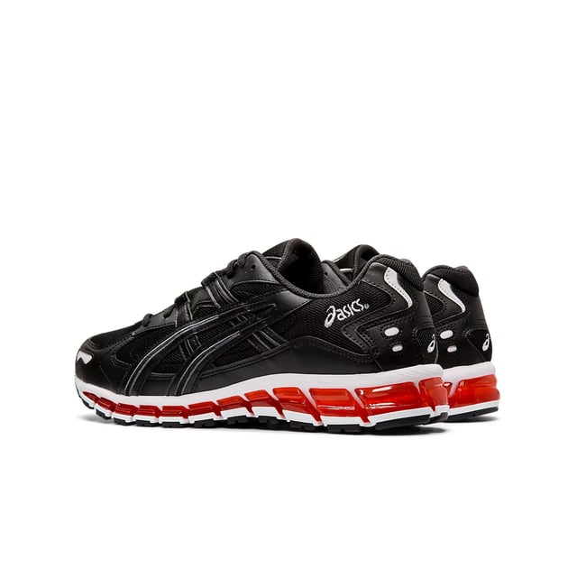 Descubra un zapato que no solo se ve muy bien, sino que también proporciona un comodidad y rendimiento excepcionales durante todo el día.

Esta versión actualizada está equipada con 360 grados de tecnología GEL®, que ofrece absorción de choque protector y amortiguación de lujos para un paso cómodo. Combinado con una entresuela moldeada ligera y sensible, crea un efecto de primavera que energiza cada paso. Siente la diferencia a medida que te mueves con mayor comodidad y rebote.

Diseñado para la estabilidad y el soporte, este zapato presenta tecnología Trusstic System® para controlar la torsión y la torsión, asegurando una conducción estable y controlada. El contador de talón interno asegura su pie en posición, proporcionando apoyo adicional a medida que se mueve y minimiza el riesgo de incomodidad o lesión.

Con su diseño audaz inspirado en el calzado de los 90, el versátileador de gel-kayano® 5 360 complementa sin esfuerzo una amplia gama de looks informales. Abraza tanto el estilo como la comodidad, sin comprometerlo, a medida que avanzas en tu día.

Comprender su tipo de pronación es esencial para encontrar la zapatilla correcta. El Gel-Kayano 5 360 está diseñado para aquellos con un tipo de pie neutral y arcos de tamaño normal. Ofrece una distribución uniforme desde el frente del pie durante el empuje. A medida que su pie contacta con el suelo, aterriza en el exterior del talón y luego rueda hacia adentro (pronuncia) para absorber el choque y apoyar el peso corporal.

Abrace el estilo, la comodidad y el rendimiento del zapato masculino Gel-Kayano® 5 360 Sportstyle. Ya sea que esté llegando a las calles o realizando sus actividades diarias, disfrute del equilibrio perfecto del diseño de la moda y la tecnología deportiva avanzada en un zapato que apoya su movimiento natural.