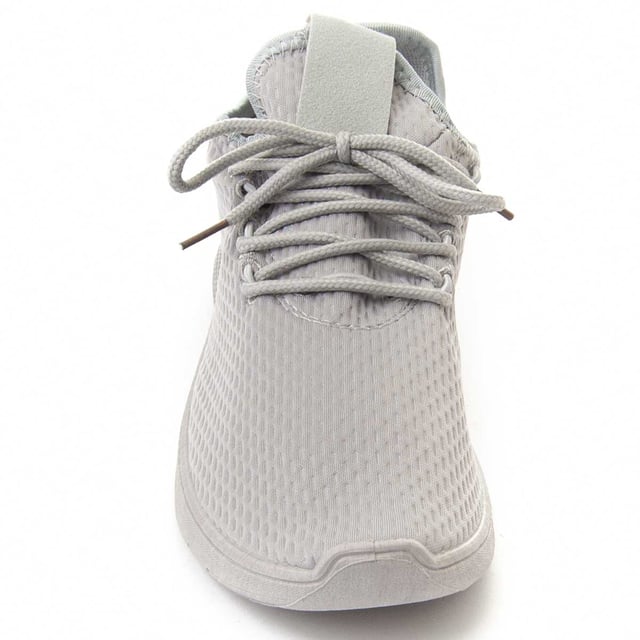 Casual sneaker voor vrouwen. Comfortabele pasvorm. Gevoerde binnenzool. Antislipzool. Versterkte stiksels. Gefabriceerd door andere merken voor ons merk.