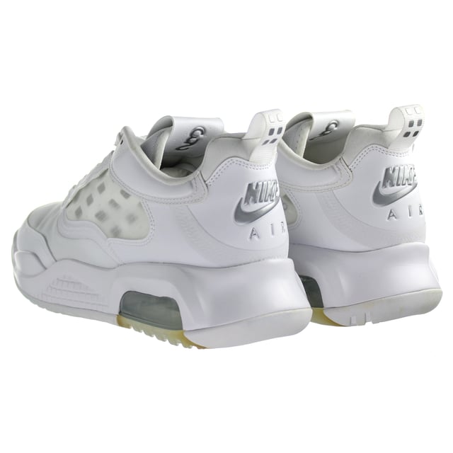 The Air Jordan shoes are a modern version harking back to the classic retro running shoes inspired by the models from the ‘90s. The upper, made out of high-quality materials, ensures ventilation, lightness, and a perfect fit for your foot. The foam used in the sole will absorb shocks at every step and ensure high comfort during everyday use.