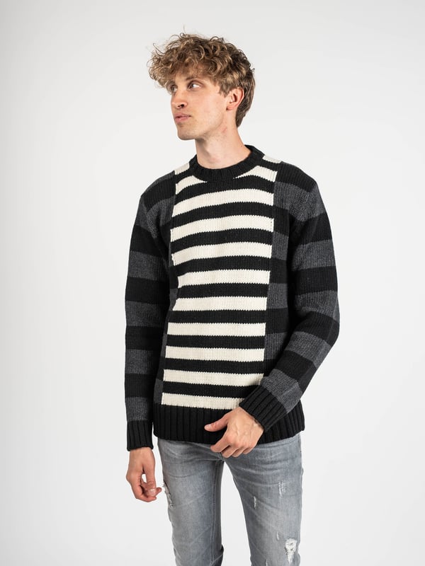 Modellkod: LLK113-654U | Randig rundhalsad jumper i ull, Modell: normal passform